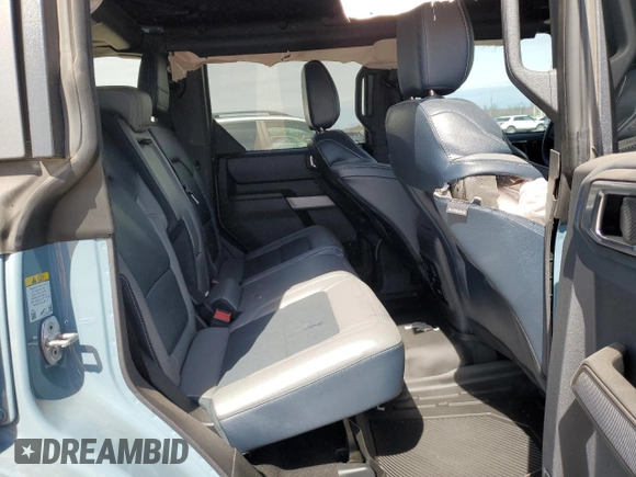 2023 Ford Bronco z VIN 1FMEE5BP6PLA96896, wystawiony jako Copart lot #50377215 z przebiegiem 29 407 mil mil oraz Szkoda całkowita • Salvage title. Historia ofert i sprzedaży dostępna na DreamBid. Obrazek 11.