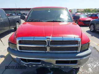 1999 Dodge 1500 z VIN 1B7HC13Z3XJ522717, wystawiony jako IAAI lot #41990467 z przebiegiem 146 472 mil mil oraz . Historia ofert i sprzedaży dostępna na DreamBid. Obrazek 6.