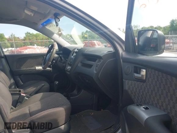 2006 Kia Sportage LX z VIN KNDJE723467218223, wystawiony jako IAAI lot #42520812 z przebiegiem 199 798 mil mil oraz . Historia ofert i sprzedaży dostępna na DreamBid. Obrazek 5.