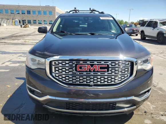 2017 GMC Acadia Denali z VIN 1GKKNXLS5HZ213876, wystawiony jako Copart lot #56966785 z przebiegiem 59 562 mil mil oraz Czysty tytuł • Clean title. Historia ofert i sprzedaży dostępna na DreamBid. Obrazek 5.