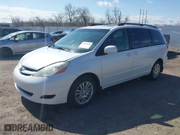 2008 Toyota Sienna XLE z VIN 5TDZK22C98S195819, wystawiony jako IAAI lot #42082880 z przebiegiem 174 319 mil mil oraz . Historia ofert i sprzedaży dostępna na DreamBid. Obrazek 2.