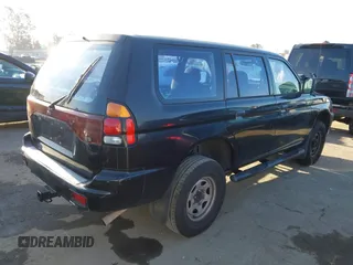 2001 Mitsubishi Montero Sport ES with VIN JA4LS21H81P066211, listed as a IAAI auction lot 42001416 with 293,503 mi miles. Bid and sale history available at carsss.com. Image 4.