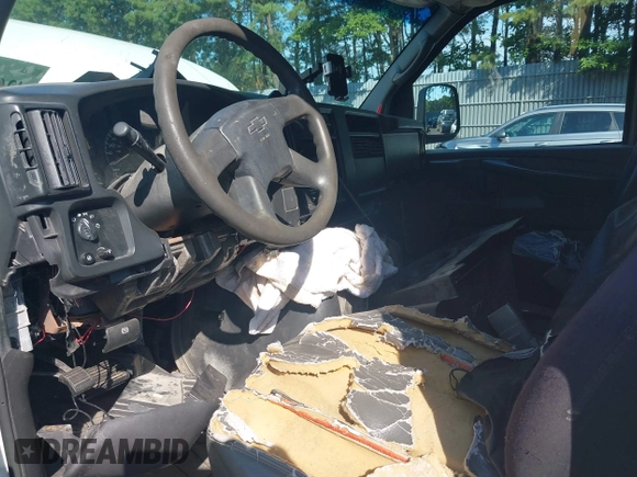 2004 Chevrolet Express Cargo with VIN 1GCGG29V141150610, listed as a IAAI auction lot 42659912 with 198,206 mi miles and . Bid and sale history available at DreamBid. Image 5.