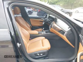2017 BMW 5 Series 530i z VIN WBAJA5C31HWA35160, wystawiony jako IAAI lot #42405681 z przebiegiem 100 630 mil mil oraz . Historia ofert i sprzedaży dostępna na DreamBid. Obrazek 5.