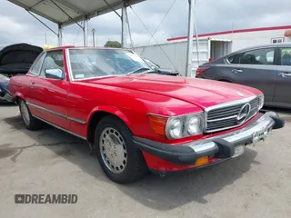 1988 Mercedes-Benz 560 with VIN WDBBA48D4JA090929, listed as a IAAI auction lot 42127701 with 186,443 mi miles. Bid and sale history available at carsss.com. Image 1.