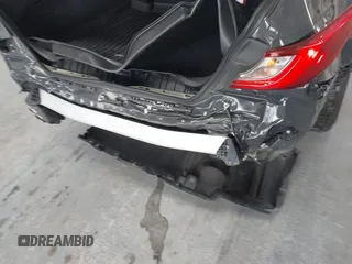 2025 Toyota Camry LE z VIN 4T1DAACK6SU057540, wystawiony jako IAAI lot #42186493 z przebiegiem 2 762 mil mil oraz . Historia ofert i sprzedaży dostępna na DreamBid. Obrazek 6.