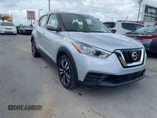 2020 Nissan Kicks SV z VIN 3N1CP5CVXLL502134, wystawiony jako Copart lot #61497105 z przebiegiem 106 650 mil mil oraz Szkoda całkowita • Salvage title. Historia ofert i sprzedaży dostępna na DreamBid. Obrazek 1.