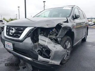 2018 Nissan Pathfinder S z VIN 5N1DR2MN2JC621860, wystawiony jako IAAI lot #42192719 z przebiegiem 52 762 mil mil oraz . Historia ofert i sprzedaży dostępna na DreamBid. Obrazek 6.