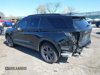 2021 Ford Explorer XLT with VIN 1FMSK8DH4MGC10613, listed as a IAAI auction lot 41932950 with 1,111 mi miles. Bid and sale history available at carsss.com. Image 3.