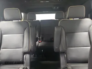 2023 Chevrolet Suburban Premier z VIN 1GNSCFKD9PR327710, wystawiony jako Copart lot #66029945 z przebiegiem 33 088 mil mil oraz Czysty tytuł • Clean title. Historia ofert i sprzedaży dostępna na DreamBid. Obrazek 10.