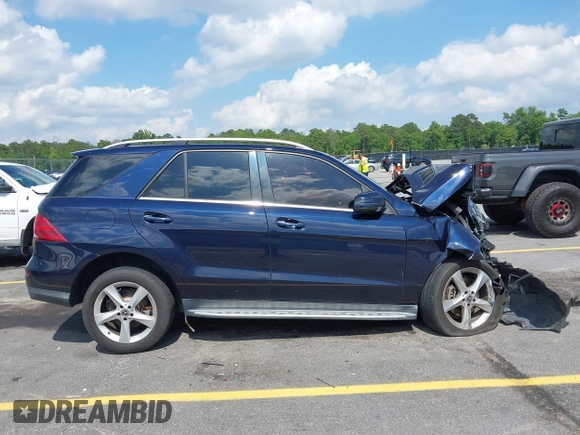 2018 Mercedes-Benz GLE 350 z VIN 4JGDA5HB4JB060589, wystawiony jako IAAI lot #42198278 z przebiegiem 58 527 mil mil oraz . Historia ofert i sprzedaży dostępna na DreamBid. Obrazek 13.