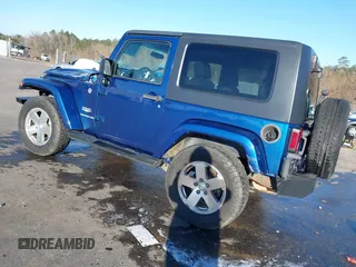 2009 Jeep Wrangler Sahara z VIN 1J4FA54199L722192, wystawiony jako IAAI lot #41619305 z przebiegiem 105 545 mil mil oraz . Historia ofert i sprzedaży dostępna na DreamBid. Obrazek 3.