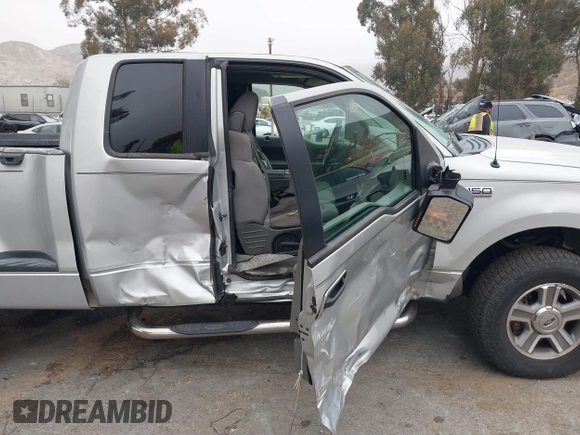 2005 Ford F-150 XLT z VIN 1FTPX04595KC18420, wystawiony jako IAAI lot #41493863 z przebiegiem 181 395 mil mil oraz . Historia ofert i sprzedaży dostępna na DreamBid. Obrazek 6.