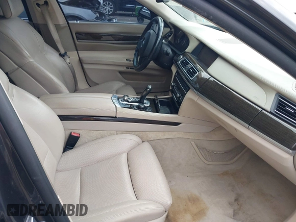 2012 BMW 7 Series 750Li с VIN WBAKB8C52CDX20452, выставлен на аукционе IAAI как лот 41770824 с пробегом 80 281 миль миль и . История ставок и продаж доступна на DreamBid. Изображение 5.