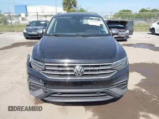 2024 Volkswagen Tiguan Wolfsburg Edition z VIN 3VV6B7AX1RM215178, wystawiony jako IAAI lot #42080886 z przebiegiem 6 914 mil mil oraz . Historia ofert i sprzedaży dostępna na DreamBid. Obrazek 12.