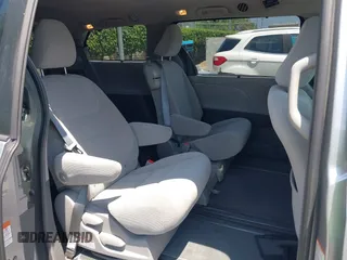 2018 Toyota Sienna LE Auto Access Seat с VIN 5TDKZ3DCXJS937151, выставлен на аукционе IAAI как лот 42396520 с пробегом 66 947 миль миль и . История ставок и продаж доступна на DreamBid. Изображение 8.