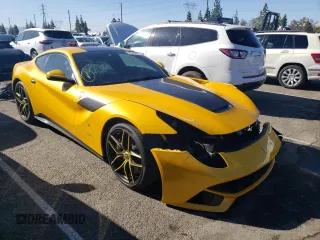 2014 Ferrari F12 z VIN ZFF74UHT5E0203242, wystawiony jako Copart lot #39032483 z przebiegiem 7926 mil mil oraz Szkody całkowita. Historia ofert i sprzedaży dostępna na DreamBid. Obrazek 4.