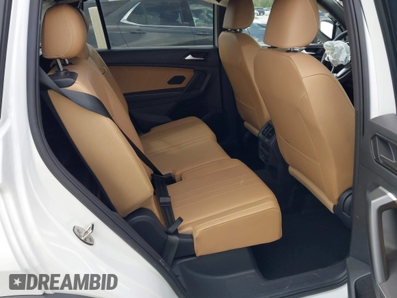 2024 Volkswagen Tiguan SE R-Line Black z VIN 3VVCB7AX1RM037369, wystawiony jako IAAI lot #41911287 z przebiegiem 16 458 mil mil oraz . Historia ofert i sprzedaży dostępna na DreamBid. Obrazek 8.