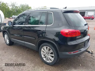 2012 Volkswagen Tiguan SE z VIN WVGBV7AX0CW558863, wystawiony jako IAAI lot #42285870 z przebiegiem 158 521 mil mil oraz . Historia ofert i sprzedaży dostępna na DreamBid. Obrazek 3.