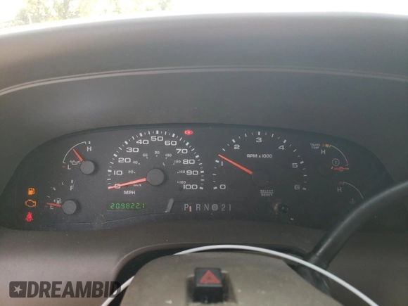 2003 Ford Excursion z VIN 1FMNU44S93EA06749, wystawiony jako Copart lot #69998734 z przebiegiem 209 822 mil mil oraz Czysty tytuł • Clean title. Historia ofert i sprzedaży dostępna na DreamBid. Obrazek 9.