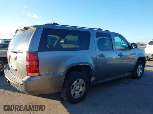 2008 Chevrolet Suburban LTZ with VIN 1GNFK16368R164170, listed as a IAAI auction lot 41620722 with 278,634 mi miles. Bid and sale history available at carsss.com. Image 4.
