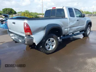 2005 Toyota Tacoma z VIN 5TEUU42N45Z035010, wystawiony jako IAAI lot #41916068 z przebiegiem 225 642 mil mil oraz . Historia ofert i sprzedaży dostępna na DreamBid. Obrazek 4.