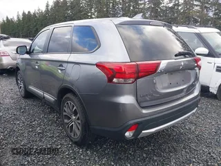 2017 Mitsubishi Outlander SE z VIN JA4AZ3A34HZ033833, wystawiony jako IAAI lot #41608628 z przebiegiem 80 382 mil mil oraz . Historia ofert i sprzedaży dostępna na DreamBid. Obrazek 3.