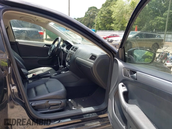 2015 Volkswagen Jetta SE with VIN 3VWD07AJ7FM313101, listed as a IAAI auction lot 42524898 with 207,725 mi miles and . Bid and sale history available at DreamBid. Image 5.