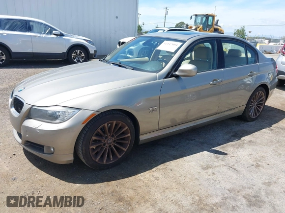 2009 BMW 3 Series 328i xDrive z VIN WBAPK53529A644875, wystawiony jako IAAI lot #42247084 z przebiegiem 158 903 mil mil oraz . Historia ofert i sprzedaży dostępna na DreamBid. Obrazek 17.