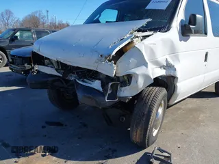 2003 Ford Econoline Passenger XL z VIN 1FBSS31L93HA92717, wystawiony jako IAAI lot #41680953 z przebiegiem 104 065 mil mil oraz . Historia ofert i sprzedaży dostępna na DreamBid. Obrazek 6.
