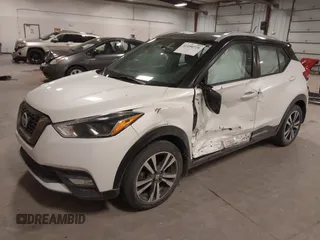2019 Nissan Kicks SR with VIN 3N1CP5CU8KL550656, listed as a IAAI auction lot 41490725 with 33,281 mi miles. Bid and sale history available at carsss.com. Image 17.