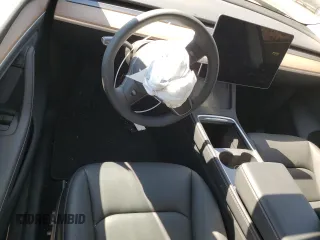 2024 Tesla Model Y Long Range z VIN 7SAYGDEE3RA323029, wystawiony jako Copart lot #50171805 z przebiegiem Nie podano mil oraz Szkoda całkowita • Salvage title. Historia ofert i sprzedaży dostępna na DreamBid. Obrazek 8.