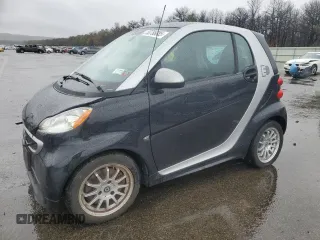 2013 Smart fortwo Passion с VIN WMEEJ9AA8DK721418, выставлен на аукционе Copart как лот 50788885 с пробегом 44 964 миль миль и На запчасти • Non repairable. История ставок и продаж доступна на DreamBid. Изображение 1.