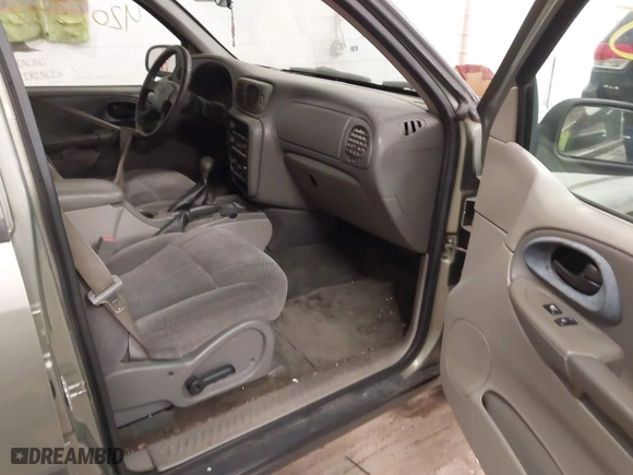2004 Chevrolet TrailBlazer LS with VIN 1GNDT13S542393068, listed as a IAAI auction lot 42073895 with 177,163 mi miles. Bid and sale history available at carsss.com. Image 5.