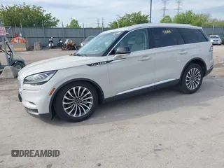 2023 Lincoln Aviator Reserve z VIN 5LM5J7WC0PGL29563, wystawiony jako IAAI lot #42219788 z przebiegiem 4 861 mil mil oraz . Historia ofert i sprzedaży dostępna na DreamBid. Obrazek 17.