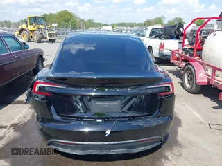 2025 Tesla Model 3 Long Range z VIN 5YJ3E1EA2SF918505, wystawiony jako IAAI lot #41968148 z przebiegiem 2490 mil mil oraz . Historia ofert i sprzedaży dostępna na DreamBid. Obrazek 15.