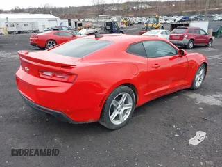 2017 Chevrolet Camaro 1LT z VIN 1G1FA1RX2H0119847, wystawiony jako IAAI lot #41936497 z przebiegiem 125 711 mil mil oraz . Historia ofert i sprzedaży dostępna na DreamBid. Obrazek 4.