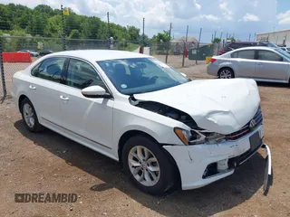 2017 Volkswagen Passat S z VIN 1VWAT7A30HC016932, wystawiony jako IAAI lot #42611874 z przebiegiem 100 959 mil mil oraz . Historia ofert i sprzedaży dostępna na DreamBid. Obrazek 1.