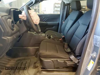 2023 Chevrolet Colorado 2WD Work Truck z VIN 1GCGSBEC6P1172884, wystawiony jako Copart lot #58894435 z przebiegiem 13 221 mil mil oraz Czysty tytuł • Clean title. Historia ofert i sprzedaży dostępna na DreamBid. Obrazek 7.