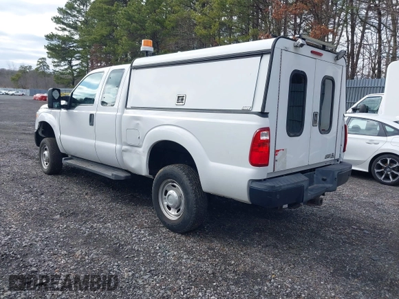 2016 Ford Super Duty F-250 SRW XLT with VIN 1FT7X2B67GEA39611, listed as a IAAI auction lot 41750797 with 33,787 mi miles. Bid and sale history available at carsss.com. Image 3.