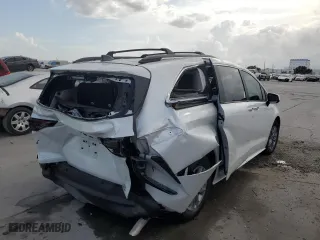 2024 Toyota Sienna XLE with VIN 5TDYRKEC0RS198998, listed as a Copart auction lot 78464144 with 8,964 mi miles and Salvage Title. Bid and sale history available at carsss.com. Image 3.