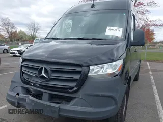 2019 Mercedes-Benz Sprinter Passenger z VIN WDZPF0CD3KP130537, wystawiony jako IAAI lot #42052916 z przebiegiem 192 310 mil mil oraz . Historia ofert i sprzedaży dostępna na DreamBid. Obrazek 6.