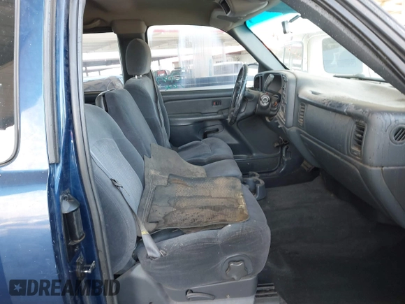 2001 Chevrolet Silverado 1500 LS with VIN 2GCEC19V011186596, listed as a IAAI auction lot 41927474 with 157,039 mi miles. Bid and sale history available at carsss.com. Image 5.