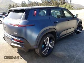 2023 Fisker Ocean One z VIN VCF1ZBU27PG001925, wystawiony jako Copart lot #65253054 z przebiegiem 5757 mil mil oraz Szkody całkowita. Historia ofert i sprzedaży dostępna na DreamBid. Obrazek 3.