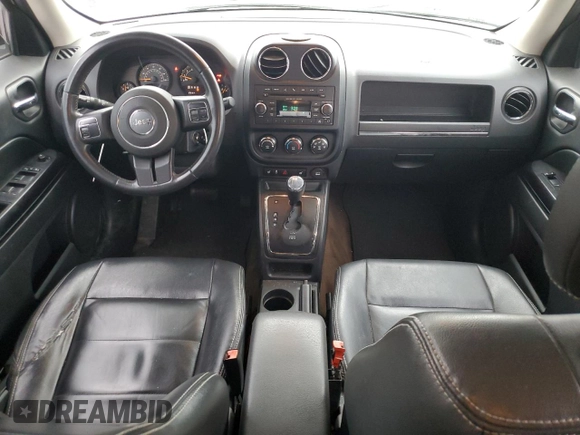 2014 Jeep Patriot Latitude z VIN 1C4NJPFA2ED928050, wystawiony jako Copart lot #50195295 z przebiegiem 130 437 mil mil oraz Szkoda całkowita • Salvage title. Historia ofert i sprzedaży dostępna na DreamBid. Obrazek 8.