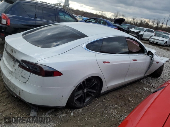 2015 Tesla Model S 85D with VIN 5YJSA1S21FF096032, listed as a Copart auction lot 80075234 with Not Provided miles and Clean Title. Bid and sale history available at carsss.com. Image 3.