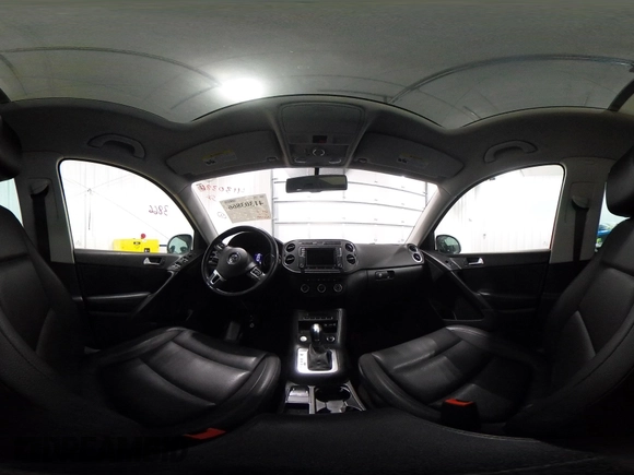 2016 Volkswagen Tiguan SE z VIN WVGBV7AX3GW507850, wystawiony jako IAAI lot #41303866 z przebiegiem 97 989 mil mil oraz . Historia ofert i sprzedaży dostępna na DreamBid. Obrazek 18.