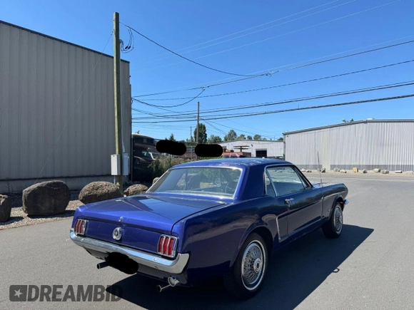 1965 Ford Mustang z VIN 5R07C152590, wystawiony jako Copart lot #66964995 z przebiegiem 22 386 mil mil oraz Czysty tytuł • Clean title. Historia ofert i sprzedaży dostępna na DreamBid. Obrazek 4.