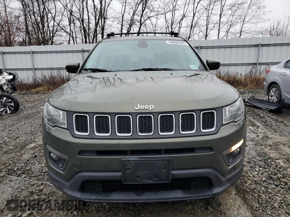 2018 Jeep Compass Latitude with VIN 3C4NJDBB6JT147355, listed as a Copart auction lot 43694585 with 105,230 mi miles and Salvage Title. Bid and sale history available at carsss.com. Image 5.