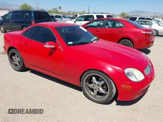 2001 Mercedes-Benz SLK 230/320 z VIN WDBKK65F61F185669, wystawiony jako IAAI lot #42323426 z przebiegiem 148 880 mil mil oraz . Historia ofert i sprzedaży dostępna na DreamBid. Obrazek 1.